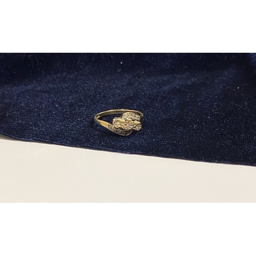 132 - A PRETTY 9CT YELLOW GOLD DIAMOND RING, with three round cut diamonds in illusion setting to centre, ... 