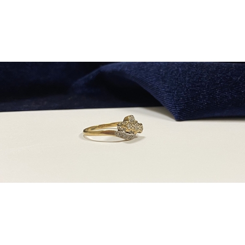 132 - A PRETTY 9CT YELLOW GOLD DIAMOND RING, with three round cut diamonds in illusion setting to centre, ... 