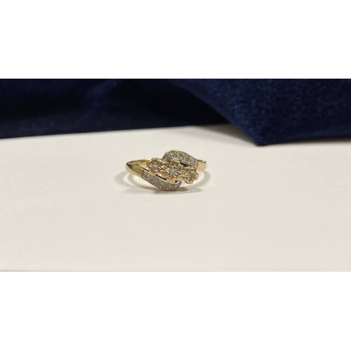 132 - A PRETTY 9CT YELLOW GOLD DIAMOND RING, with three round cut diamonds in illusion setting to centre, ... 