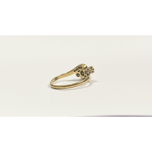 132 - A PRETTY 9CT YELLOW GOLD DIAMOND RING, with three round cut diamonds in illusion setting to centre, ... 