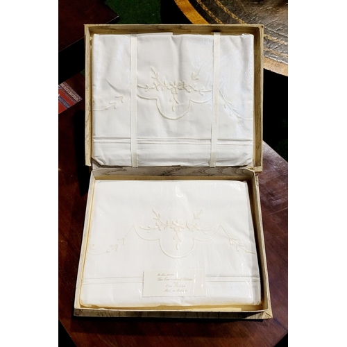 138 - VINTAGE IRISH EMBROIDERED LINEN: a presentation box containing unopened Irish vintage linen, with em... 