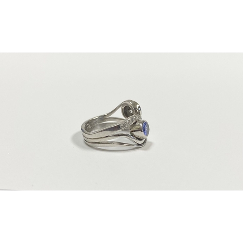 14 - A STUNNING HANDMADE PLATINUM DIAMOND AND TANZANITE RING, with beautiful round brilliant cut diamond ... 