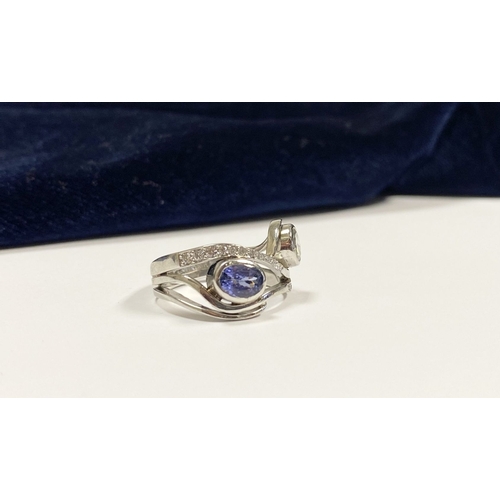 14 - A STUNNING HANDMADE PLATINUM DIAMOND AND TANZANITE RING, with beautiful round brilliant cut diamond ... 