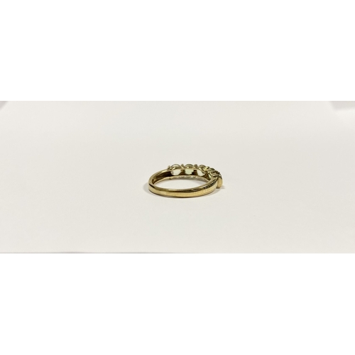 148 - A PRETTY 9CT YELLOW GOLD FIVE STONE RING, with five round cut gemstones alternating in colour in rai... 