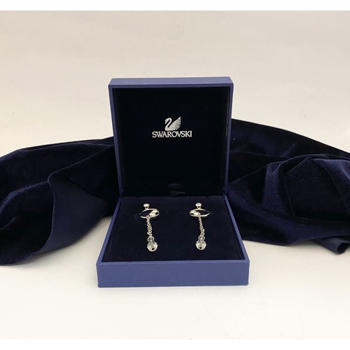 158 - A CASED PAIR OF BEAUTIFUL SWAROVSKI CRYSTAL DROP EARRINGS, Hallmarked to clasps, complete with certi... 