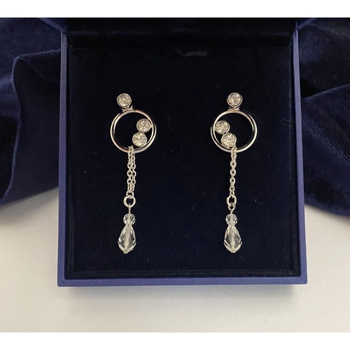 158 - A CASED PAIR OF BEAUTIFUL SWAROVSKI CRYSTAL DROP EARRINGS, Hallmarked to clasps, complete with certi... 