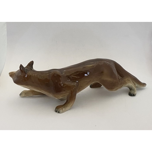 169 - A LARGE VINTAGE BONE CHINA FOX FIGURINE, stamped to base Radnor Works, Longton, Stoke-on-Trent, Engl... 