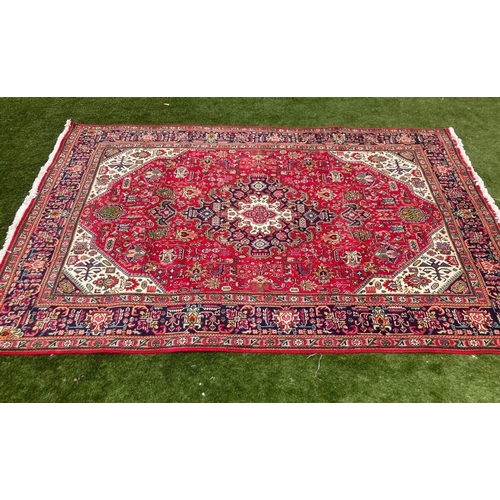 17 - A REALLY EXCELLENT LARGE PERSIAN KASHAN RUG, hand knotted with thick wool pile, dyed using natural v... 