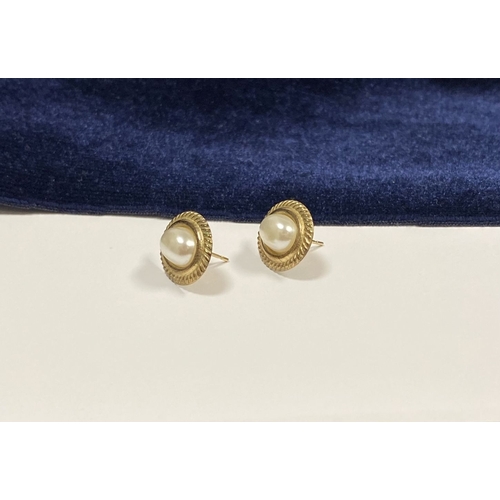 173 - A PRETTY CASED PAIR OF IMITATION PEARL STUD EARRINGS, oval imitation pearls surrounded by tope borde... 