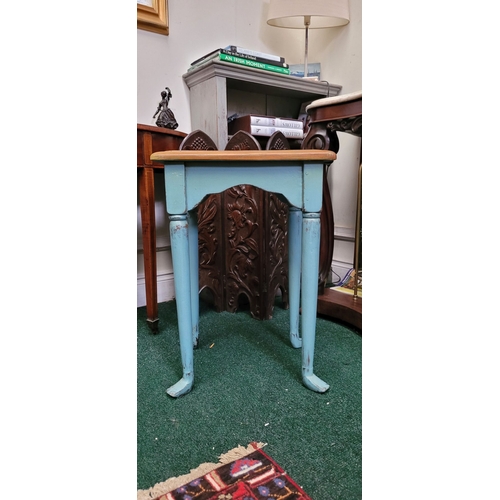 207 - A NEATLY SIZED TWO-TONE SIDE TABLE, with plane wooden tabletop with a rounded edge, raised on four r... 