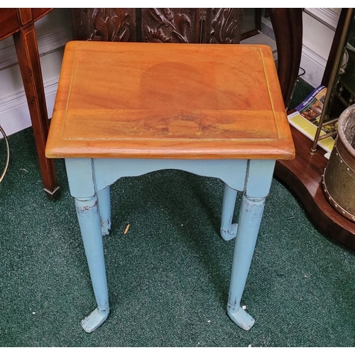 207 - A NEATLY SIZED TWO-TONE SIDE TABLE, with plane wooden tabletop with a rounded edge, raised on four r... 