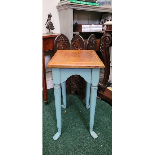 207 - A NEATLY SIZED TWO-TONE SIDE TABLE, with plane wooden tabletop with a rounded edge, raised on four r... 