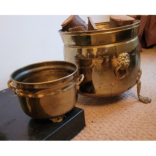 213 - FIRE SIDE COMPANION LOT: INCLUDES: A GOOD VINTAGE BRASS FIRE TOOL SET: with stand, shovel, brush, po... 