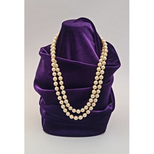 22 - A CLASSIC CULTURAL PEARL & GOLD CLASPED NECKLACE, the double hand knotted string of pearls is claspe... 