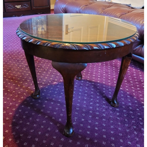 223 - A GOOD VINTAGE IRISH CIRCULAR COFFEE TABLE, with protective glass top that can be removed, gadrooned... 