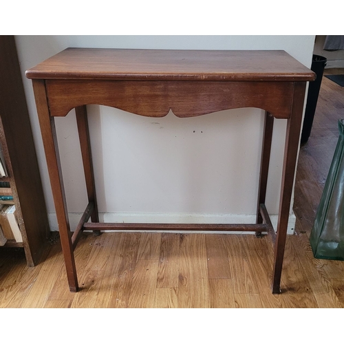 225 - A GOOD QUALITY MAHOGANY HALL / SIDE TABLE, with shaped skirt to the front raised on tapered legs, un... 