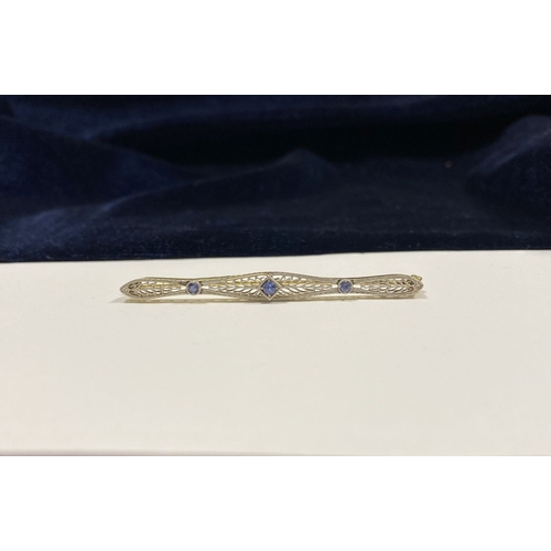 24 - A BEAUTIFUL ART DECO 14CT GOLD SAPPHIRE BAR BROOCH, set with three vibrant round cut sapphires, the ... 