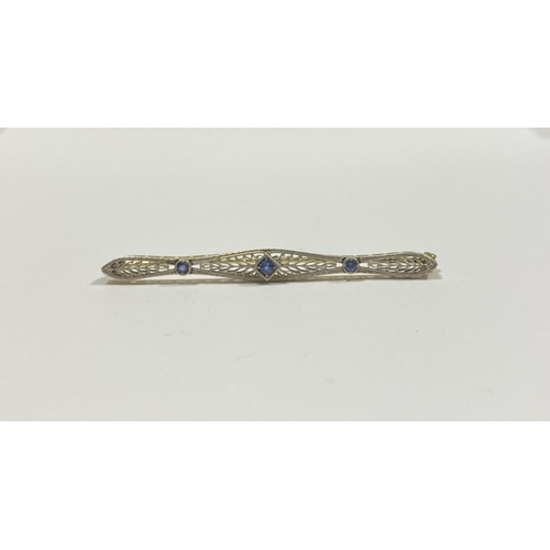 24 - A BEAUTIFUL ART DECO 14CT GOLD SAPPHIRE BAR BROOCH, set with three vibrant round cut sapphires, the ... 