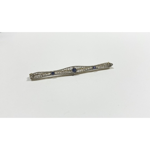 24 - A BEAUTIFUL ART DECO 14CT GOLD SAPPHIRE BAR BROOCH, set with three vibrant round cut sapphires, the ... 