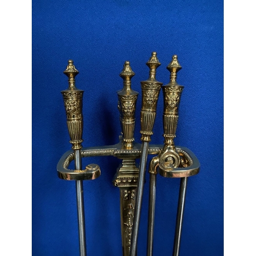 247 - AN EXCELLENT BRASS & STEEL FIRE COMPANION SET, on stand. To include tongs, brush, shovel and poker, ... 