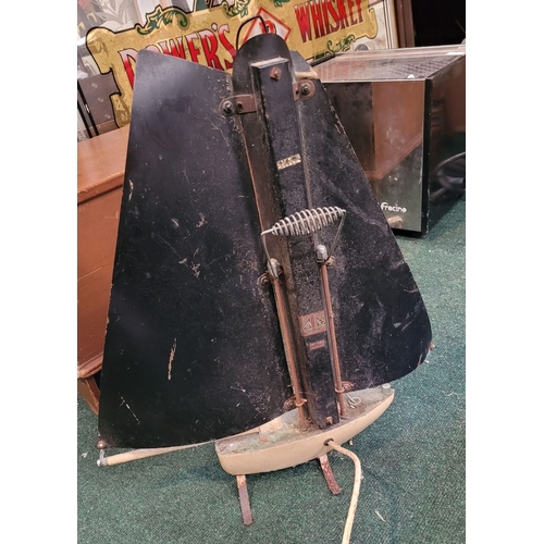 301 - A VINTAGE BUNTING SAILBOAT RADIANT HEATER, circa 1930s/1950s, in need of restoration/cleaning/servic... 