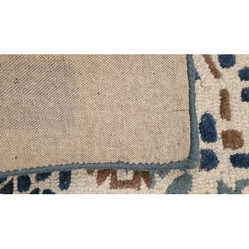 302 - A GOOD QUALITY 100% WOOL FLOOR RUG – FUSION WOOL COLLECTION, BEAUFORT RUG. In very good condition, n... 