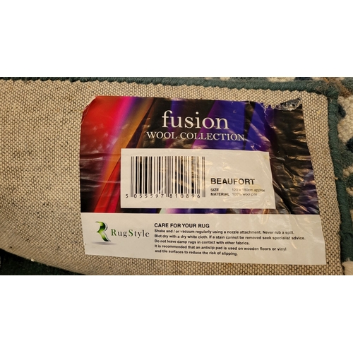 302 - A GOOD QUALITY 100% WOOL FLOOR RUG – FUSION WOOL COLLECTION, BEAUFORT RUG. In very good condition, n... 