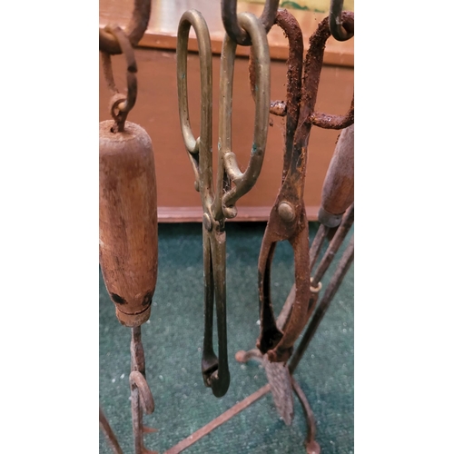 304 - AN ANTIQUE FIRE IRON STAND with various fire utensils. Including tongs, pan, hook and rake. Dimensio... 