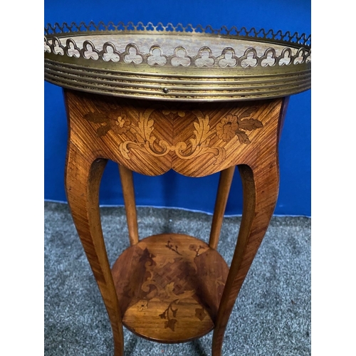 34 - AN EXCELLENT KINGWOOD INLAID MARBLE TOPPED SIDE TABLE, the marble top within raised pierced brass ga... 