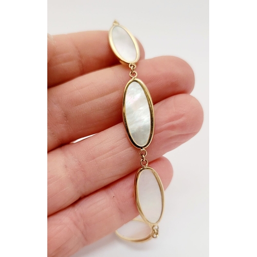 36 - A LOVELY 9CT YELLOW GOLD MOTHER OF PEARL PANEL BRACELET, this piece is really elegant. The beautiful... 