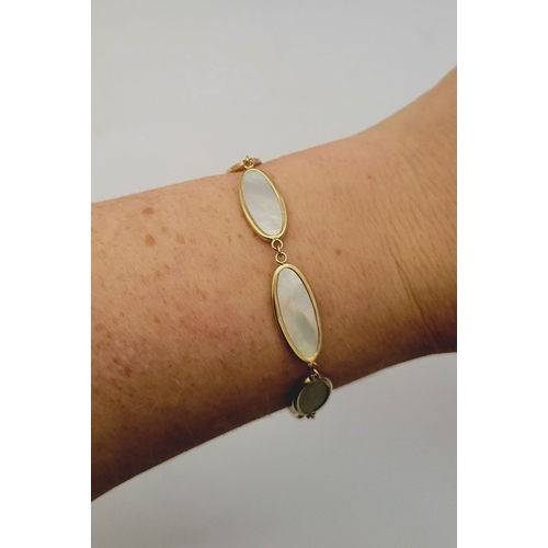 36 - A LOVELY 9CT YELLOW GOLD MOTHER OF PEARL PANEL BRACELET, this piece is really elegant. The beautiful... 