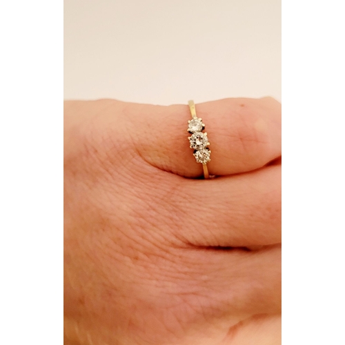 38 - A VINTAGE 18CT YELLOW GOLD THREE STONE DIAMOND RING, lovely delicate piece of vintage jewellery, wit... 