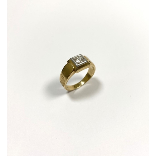 42 - A BEAUTIFUL 14CT YELLOW GOLD DIAMOND SOLITAIRE RING, with central round brilliant cut diamond in rai... 