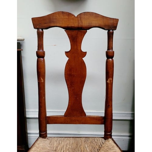 53 - A NEATLY SIZED LOW RISE 18TH CENTURY COUNTRY STYLE QUEEN ANNE CHAIR, with a woven straw/cane seat, t... 