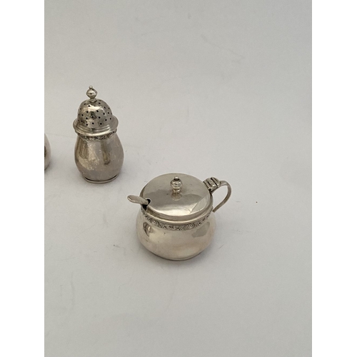 6 - A SILVER DOUBLE CONDIMENT SET IN FITTED CASE BY ‘WEIRS’ OF DUBLIN, to include two castors, two musta... 