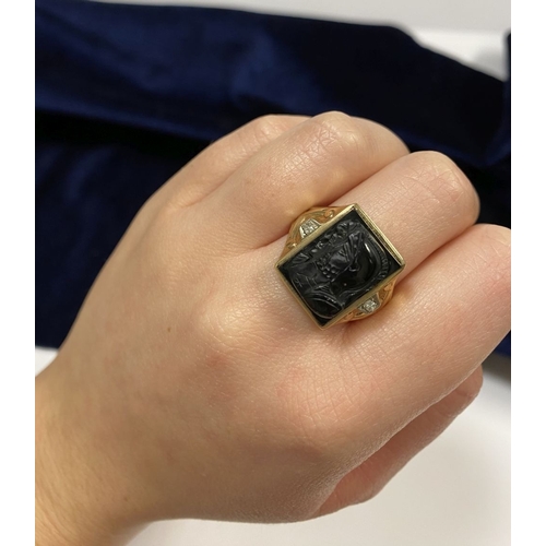 66 - AN EXCELLENT GOLD, DIAMOND & CARVED BLACK ONYX INTAGLIO SIGNET RING, with rectangular carved black o... 