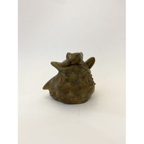 70 - PIERRE CHENET FOUNDRY (FRENCH, 20TH CENTURY), bronze sculpture in the form of a frog on stone, with ... 