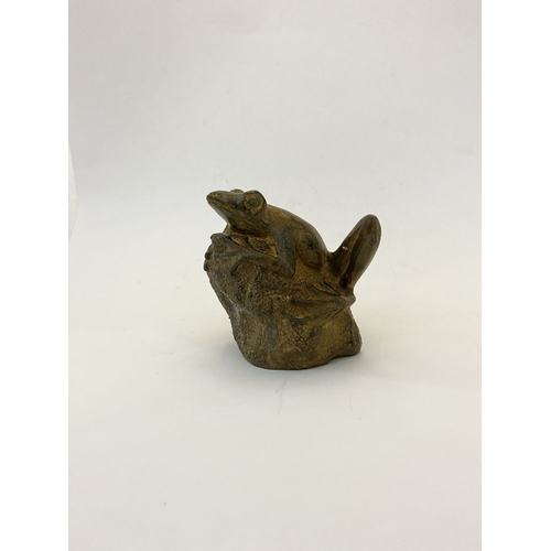 70 - PIERRE CHENET FOUNDRY (FRENCH, 20TH CENTURY), bronze sculpture in the form of a frog on stone, with ... 