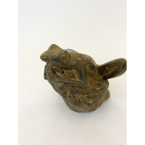 70 - PIERRE CHENET FOUNDRY (FRENCH, 20TH CENTURY), bronze sculpture in the form of a frog on stone, with ... 