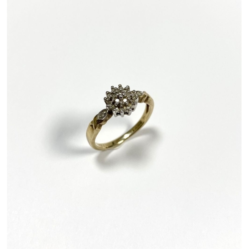 76 - A BEAUTIFUL 9CT YELLOW GOLD DIAMOND CLUSTER RING, with central round cut diamond surrounded by two r... 