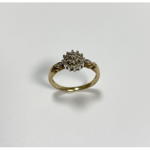 76 - A BEAUTIFUL 9CT YELLOW GOLD DIAMOND CLUSTER RING, with central round cut diamond surrounded by two r... 