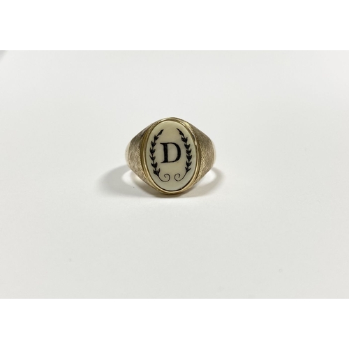 87 - A 14CT YELLOW GOLD ‘D’ ENGRAVED SIGNET RING, with central oval inset carved ‘D’ between fleur de lis... 