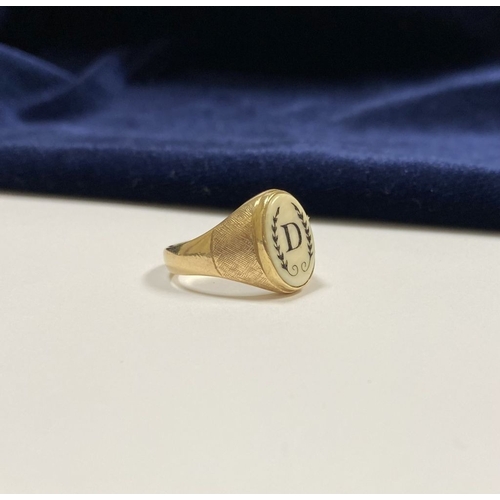 87 - A 14CT YELLOW GOLD ‘D’ ENGRAVED SIGNET RING, with central oval inset carved ‘D’ between fleur de lis... 