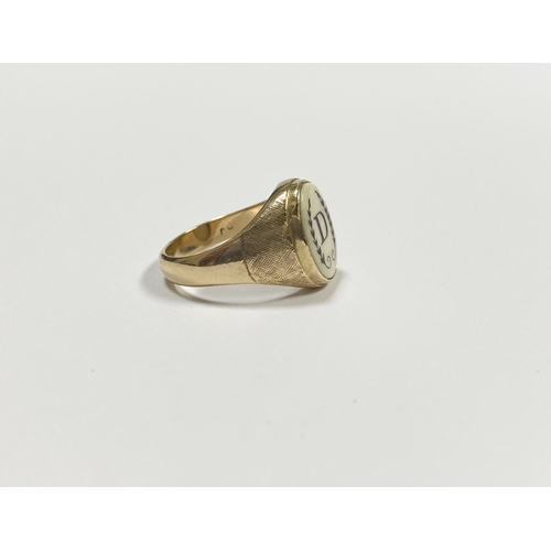 87 - A 14CT YELLOW GOLD ‘D’ ENGRAVED SIGNET RING, with central oval inset carved ‘D’ between fleur de lis... 