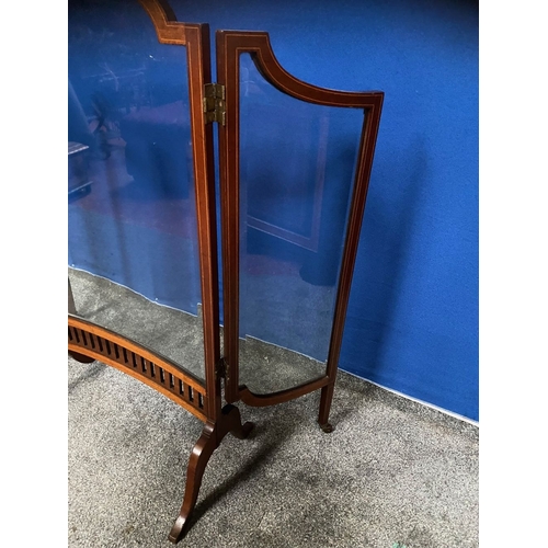 92 - A GOOD QUALITY MAHOGANY INLAID THREE PANEL FIRESCREEN, with shaped bevelled glass to the three panel... 