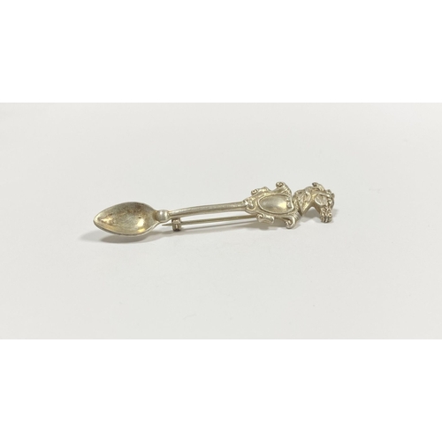 96 - A CHARMING STERLING SILVER SOUVENIR SPOON BROOCH, the handle mounted with blank cartouche below hors... 