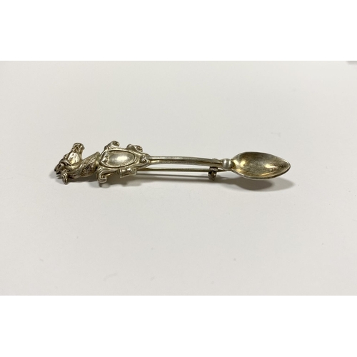 96 - A CHARMING STERLING SILVER SOUVENIR SPOON BROOCH, the handle mounted with blank cartouche below hors... 