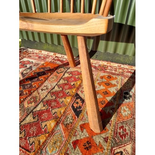 116 - AN EXCELLENT QUALITY HANDMADE ELM ARMCHAIR, in the style of Welsh stick chairs. With narrow four spi... 