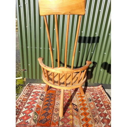 116 - AN EXCELLENT QUALITY HANDMADE ELM ARMCHAIR, in the style of Welsh stick chairs. With narrow four spi... 