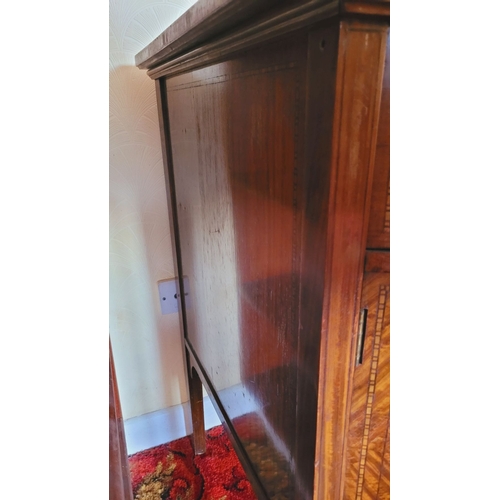 137 - A NEATLY SIZED VERY GOOD QUALITY INLAID BOW FRONTED MAHOGANY INLAID CABINET, the deep cabinet is dec... 